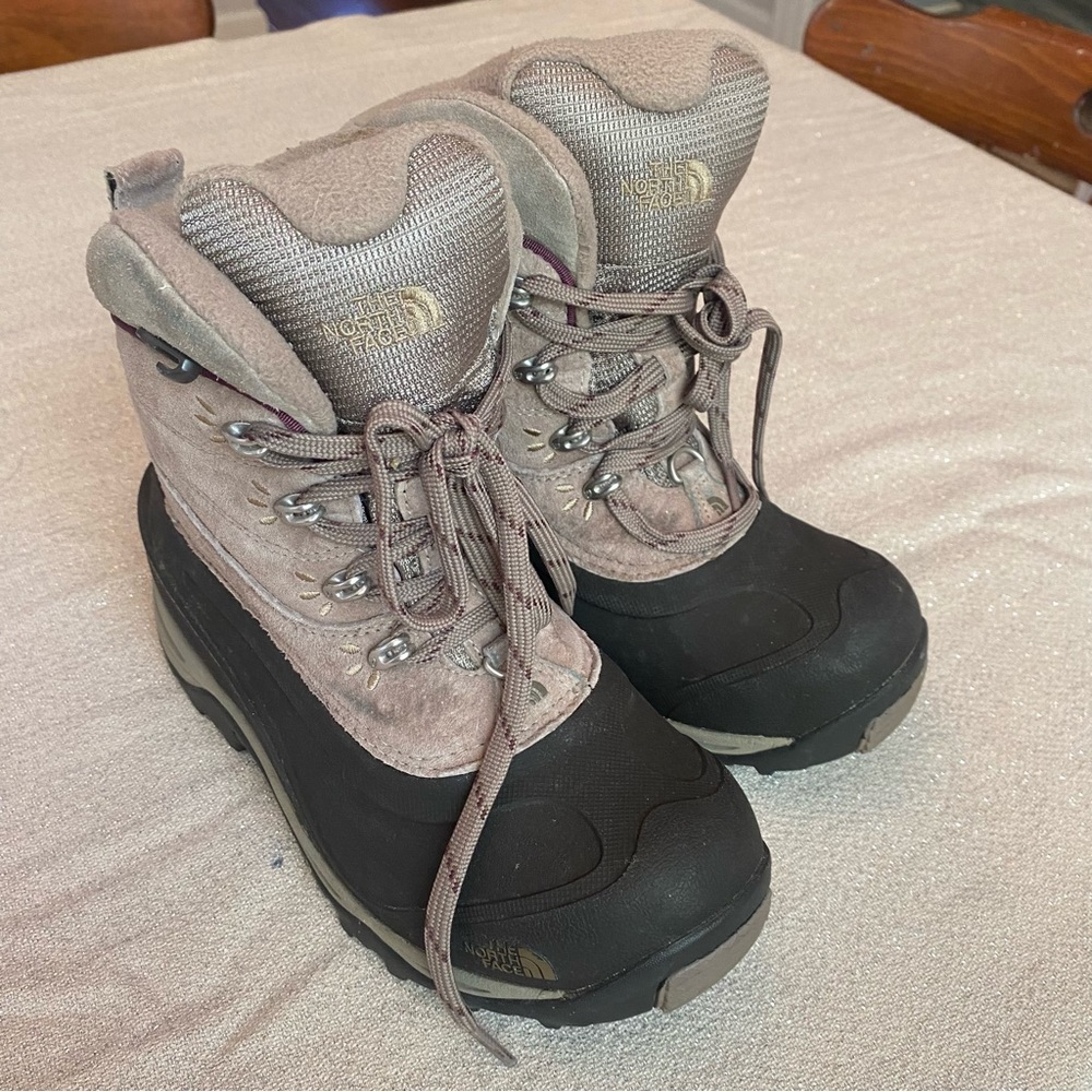 Women’s Size 6 The North Face Hiking Winter Snow Boots